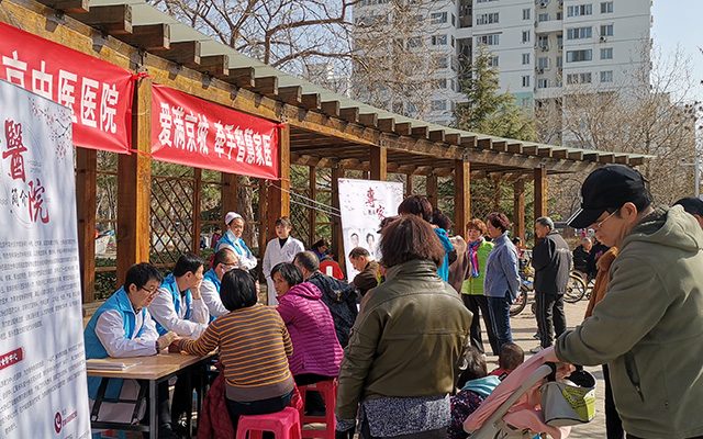 【学雷锋日】球速体育·(中国)官方网站,QIUSU SPORT举办“爱满京城，牵手智慧家医”志愿服务活动(图2)